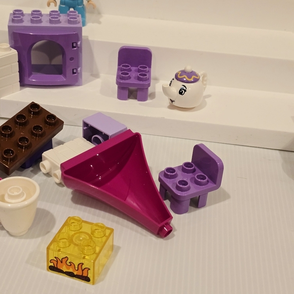 Lego DUPLO Disney Princess Belles Tea Party 10877 Beauty and the Beast with Elsa - Picture 13 of 14